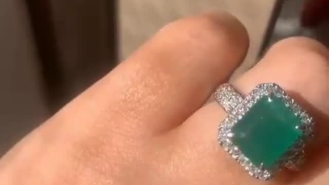 The most beautiful diamond 💎💛💛💛💛💚and emerald 💎❤️❤️💗💍ring just for you