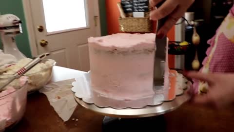 How to Smooth Cake Icing