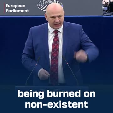 Die korrupte WEF Söldnerin von der Leyen flüchtet mal wieder im EU Parlament !