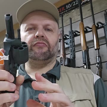 по размерам - револьвер и пистолет для ношения