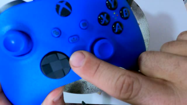 How to ID each version XBOX Controller - XBOX ONE, S, X, Series S & Series X. Tell Them apart