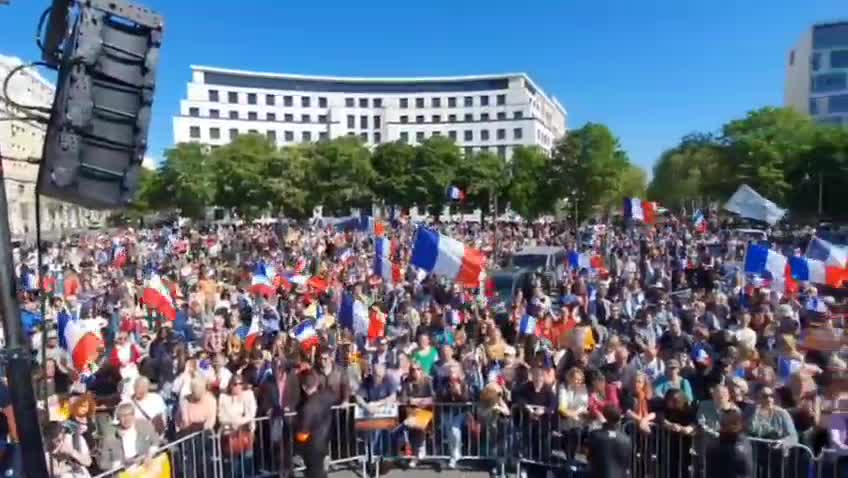 Chants of "Macron, Never Again!" Erupt in Paris Against the WEF Graduate