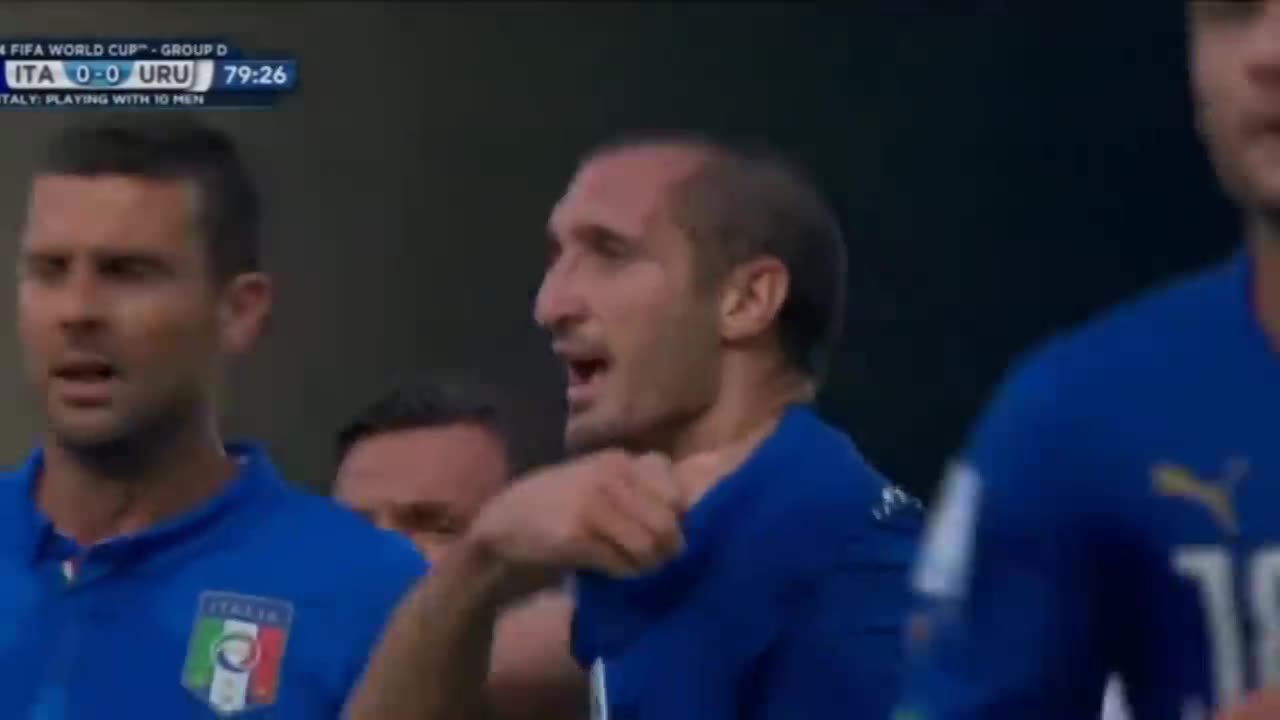 Suarez bites Chiellini in World Cup