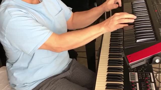 Demonstration of an Hammond SK-1