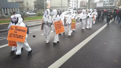 Les Masques Blancs Lyon Rassemblement Inter-collectifs le 8 janvier