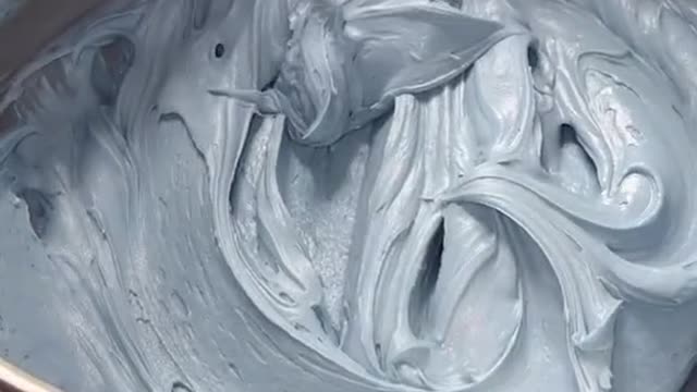 color some buttercream w me