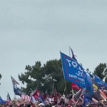 Las Vegas Supporters WELCOMES Trump In 100+ Degrees