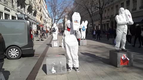 Les Masques Blancs Lyon Marche Funebre lyon centre le 5 mars 2022