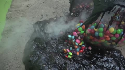 EXPERIMENT LAVA vs 10000 Skittles