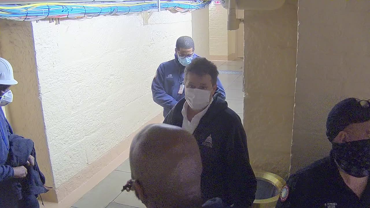 0013USCSBASB10Hallway_2021-01-05_07h00min02s477ms.mp4