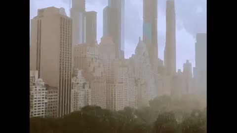 20180730 拍纽约雨景从阳台上看到邓文迪的家