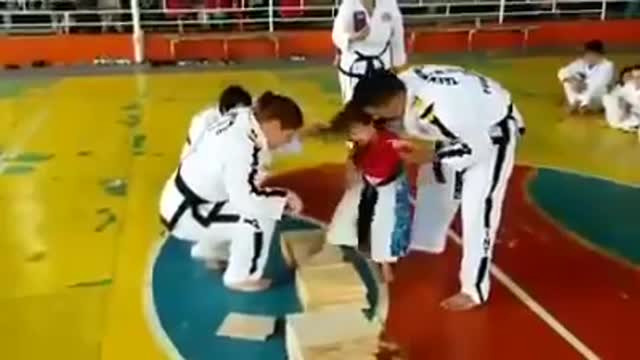 Super Meng cute Taekwondo upgrade exam