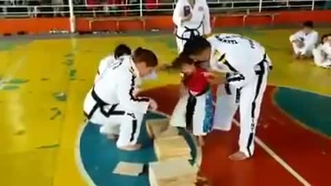 Super Meng cute Taekwondo upgrade exam