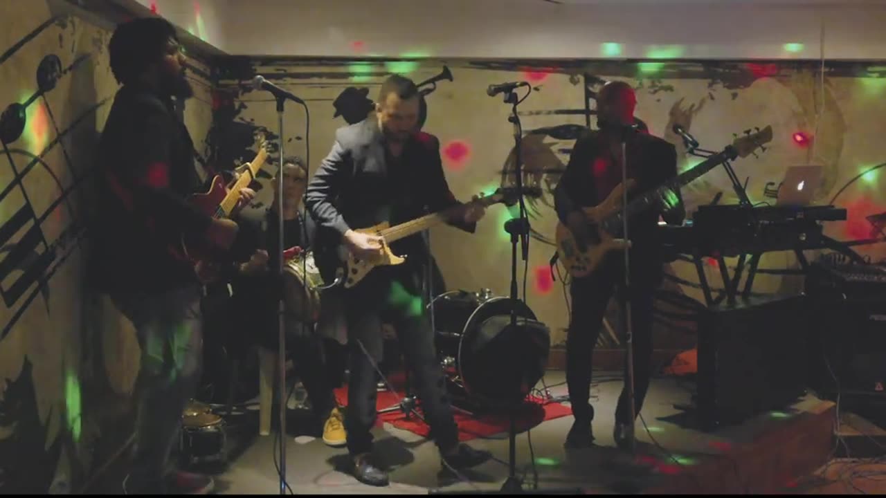 Escucha este Grupo Tocando Un CLÁSICO PARECE UN CD EN VIVO