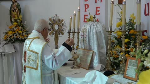 534 - Santa Misa Completa con Exposición del Santísimo Sacramento.