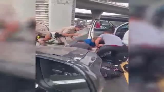 Citizens save the life of a police officer