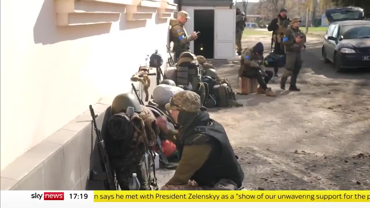 Ukraine War: Volunteers gear up for combat