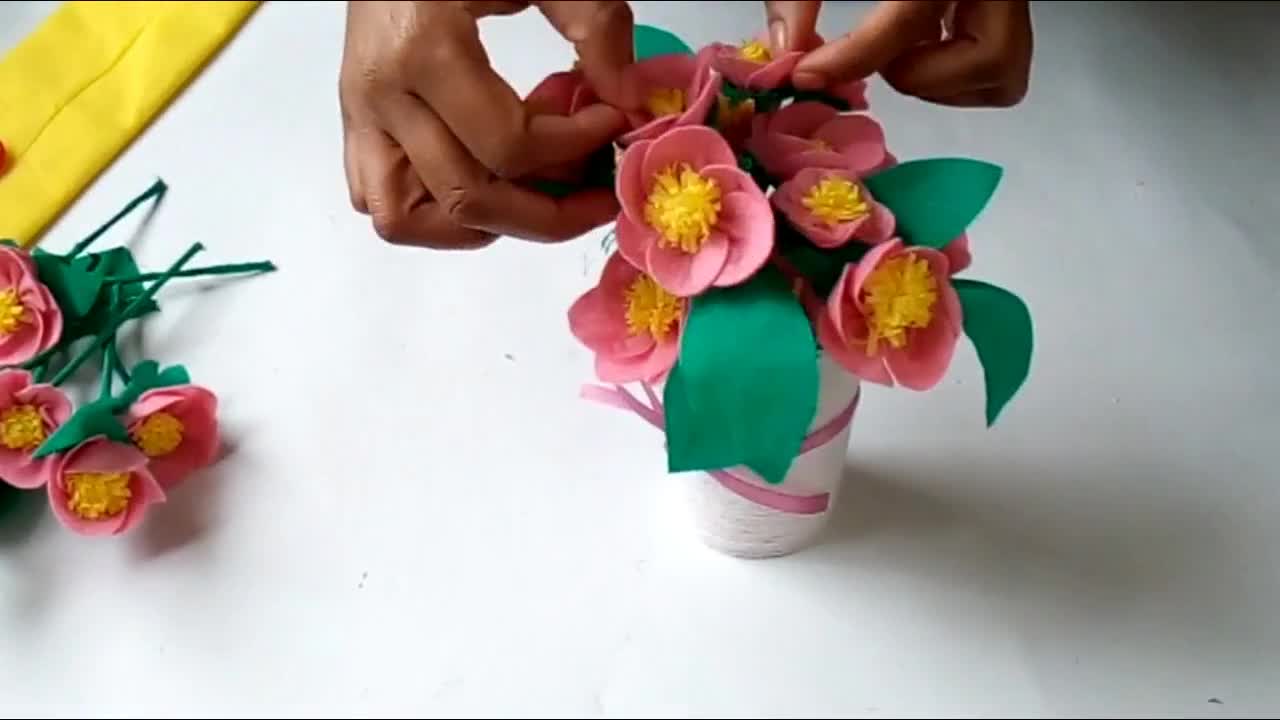 Quem aí ama as rosas vai curtir e compartilhar! Veja como fazer estas lindas rosas!
