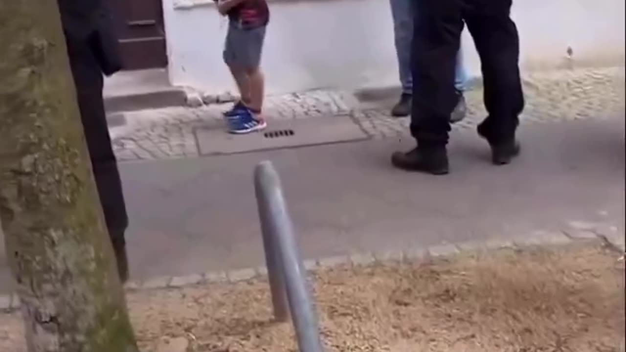 🔘Nuovo articolo | 09 giugno 2024 La polizia nazista tedesca arresta un bambino di 6 anni...