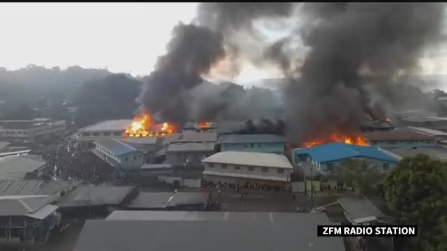 Isole Salomone, rivolta nella capitale: i manifestanti danno fuoco agli edifici