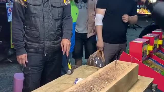 Just knock 5 times, nail it to the end to get doll - Night market games 🦥