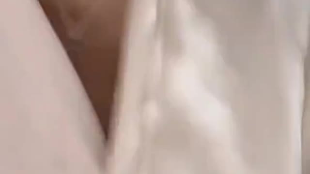 accidentally exposed herself while she was broadcasting a live video6