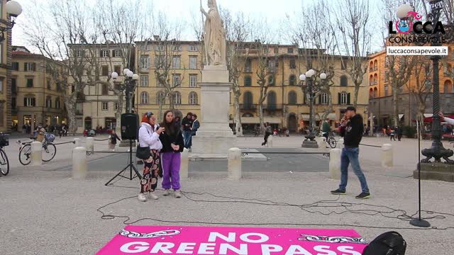 2022-03-26/07 - 23° evento Lucca Consapevole a Lucca. Intervento di Anita e Irene, studentesse