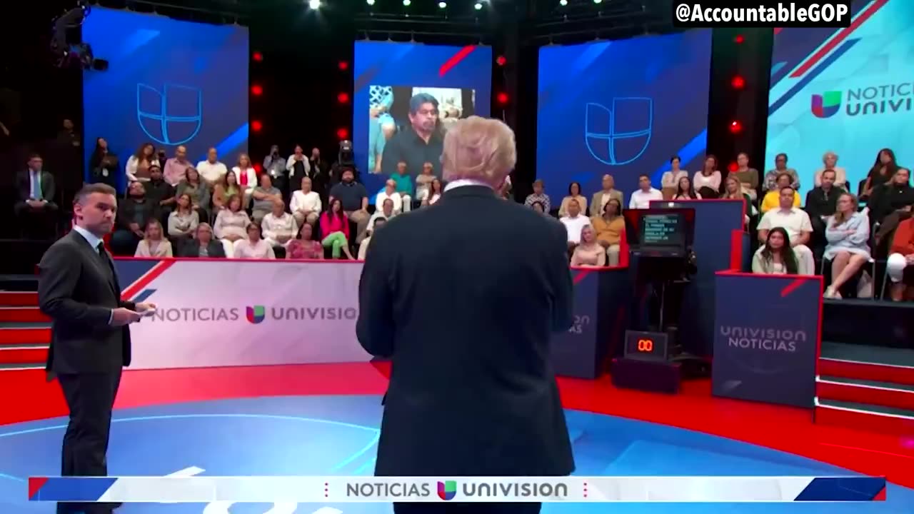 Donald was caught using teleprompter Producers feel ashamed, panicked and panicked 😂