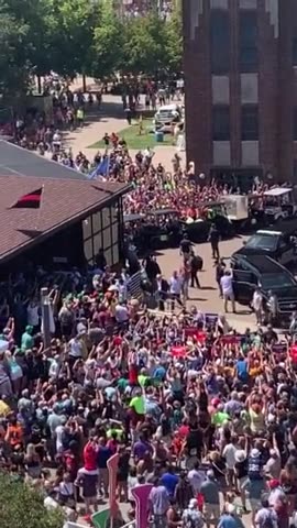 No Other Candidate Gets This Kind of Welcome