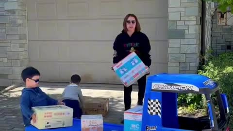 The first-ever child truck driver