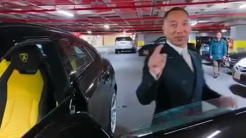 20190105文贵先生视频：保镖告诉我，林宝坚尼为我特制的SUV已经到我的停车场了，我都快忘了这个车了