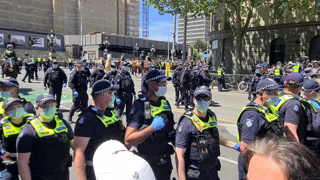 Vic Police Kettling