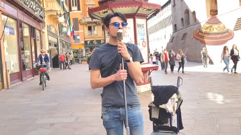 Amazing Street Entertainer | Opera Singer | Bologna - Italy