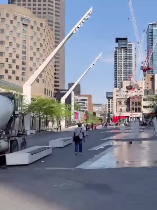 PLACE DES ART MAGICAL FOUNTAIN #shorts