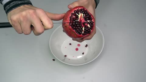 Pomegranate Peeling Technique