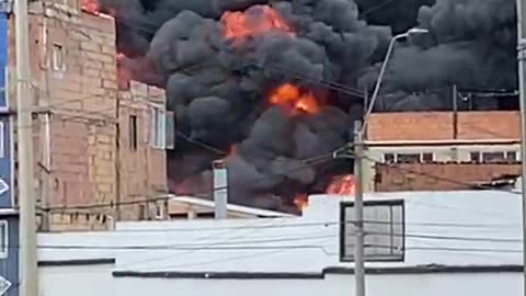 Terrible incendio a inmediaciones del Hospital Meissen en Bogotá