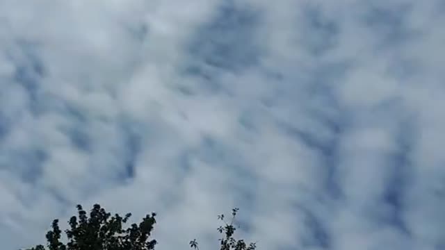 Himmel in Berlin am 16. Juni 2022 um 13 Uhr