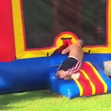 Who loves bouncy houses.!