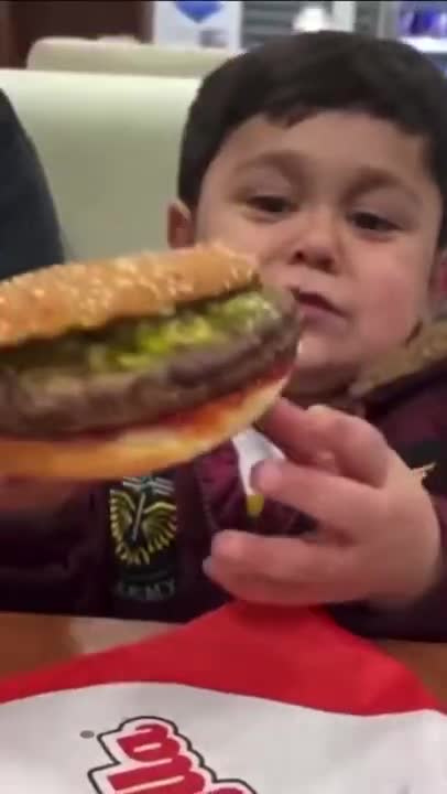 Bugir Kid 😭😂 #burgir #burger #subscribe