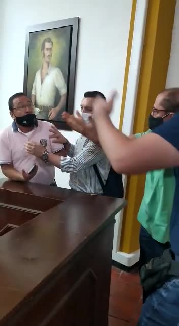 Enfrentamiento en el Concejo de Girón