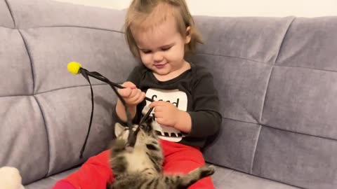 Baby_and_Kitten_Fun_and_Cute_-_Funny_Baby_Video