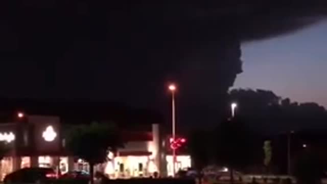 Sky Goes Black Over Kansas City Amid 'Tornado Emergency'