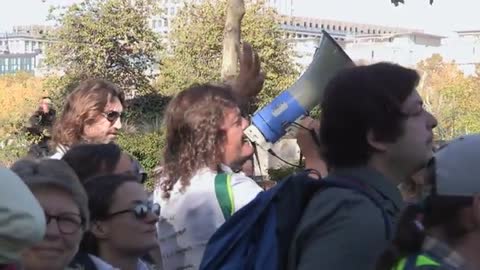 France: Hundreds march against health pass mandate and increasing fuel prices in Paris