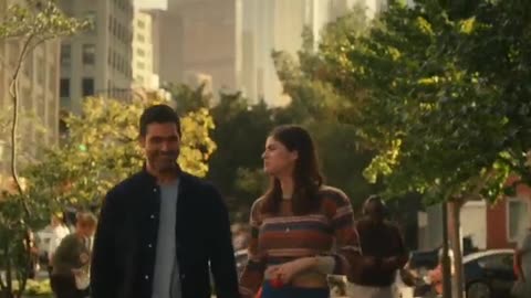 Alexandra Daddario kissing Tyler Hoechlin