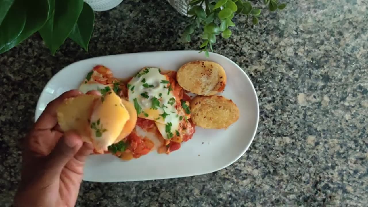 How to make this healthy shakshuka breakfast recipe