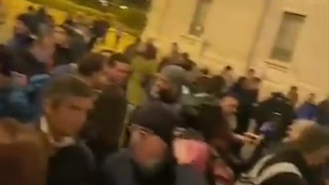 webcams of Trieste square appear empty