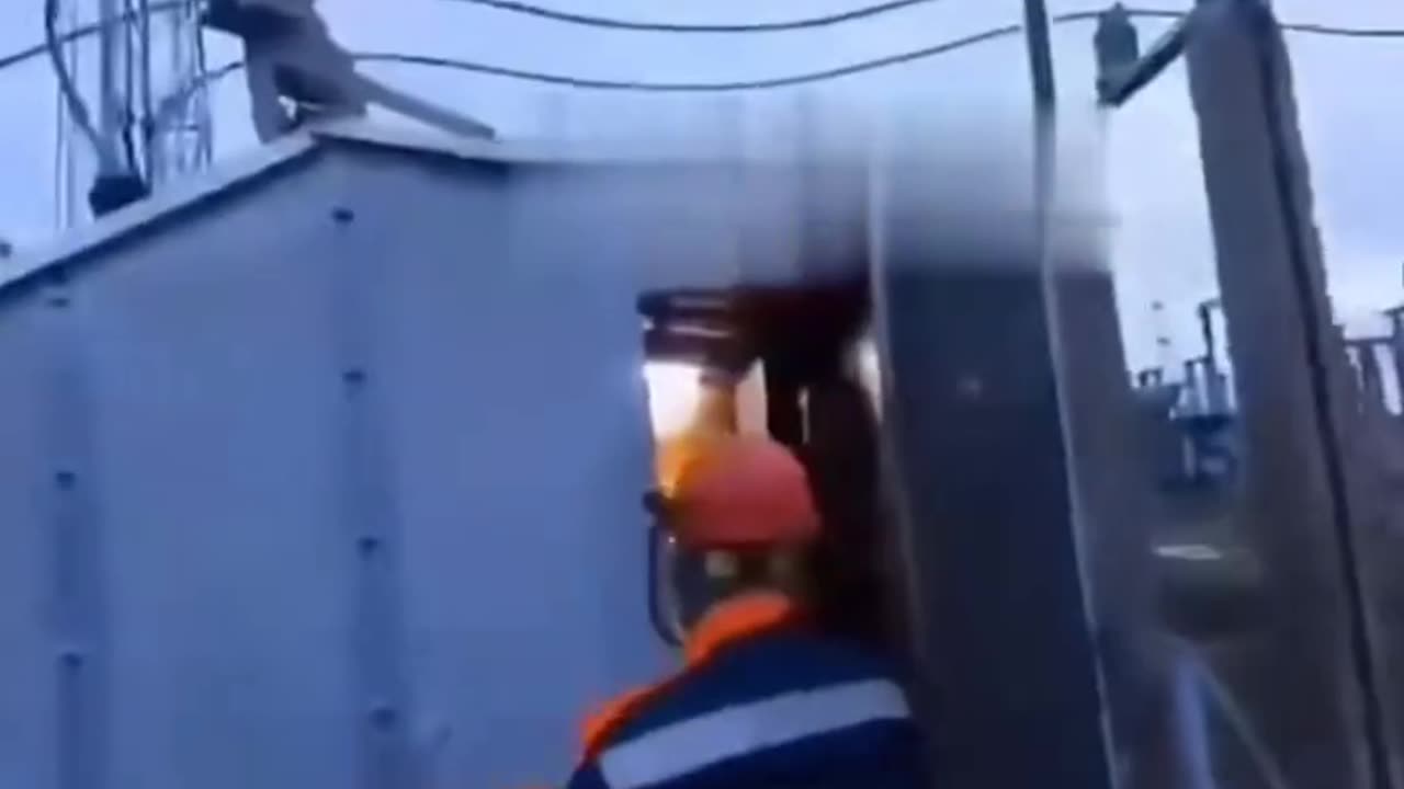 Terrifying Arc Flash Explosion Caught on Camera, Workers Escape