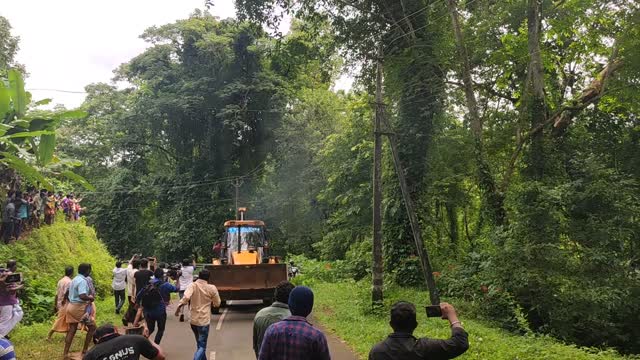 Forest Officials Rescue An Elephant That Fell Into a Well