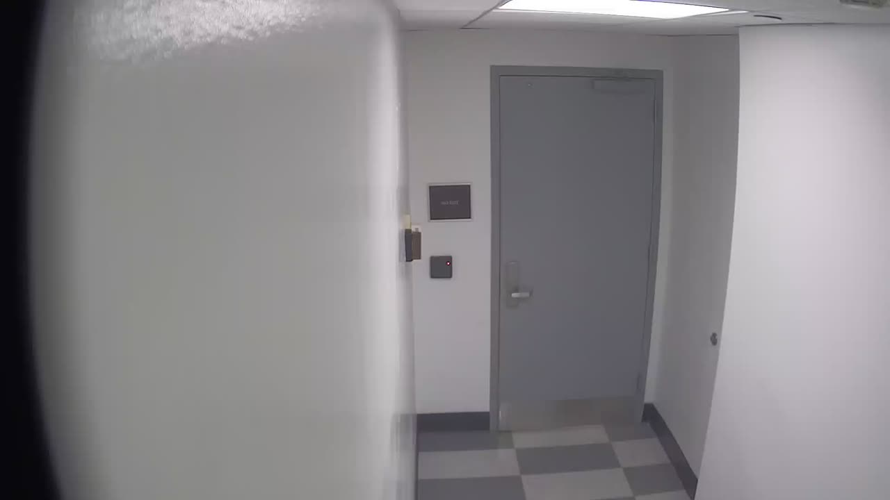 6141RHOBG1G101DStairwayLobbyEntry_2021-01-06_19h00min03s750ms.mp4