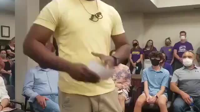 Father slams critical race theory during Illinois school board meeting